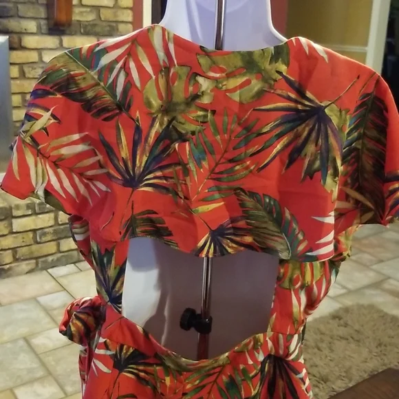 Sketchbook (boutique) wrap Romper with open back - Picture 5 of 10